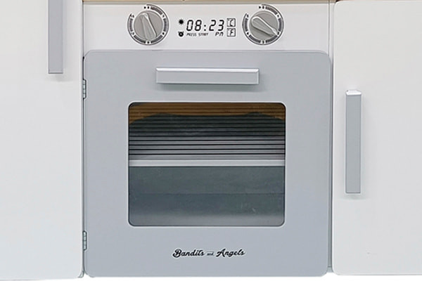 Oven met draaiknoppen erboven