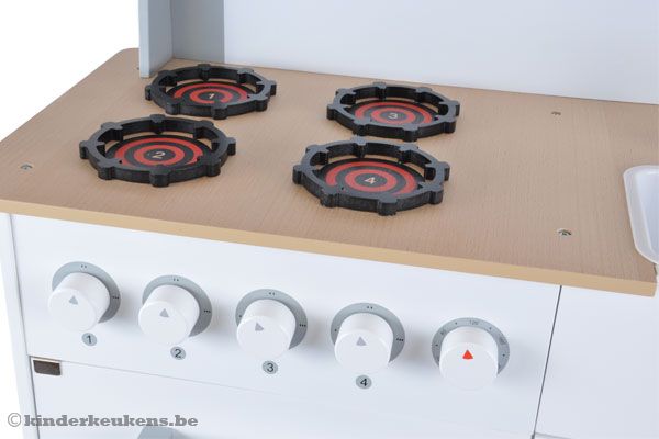 Voorzien van 4 pits gasfornuis.