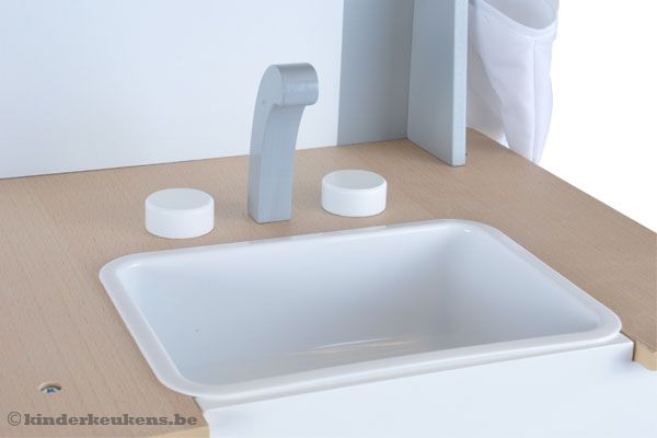 Uitneembare wasbak met kraan.