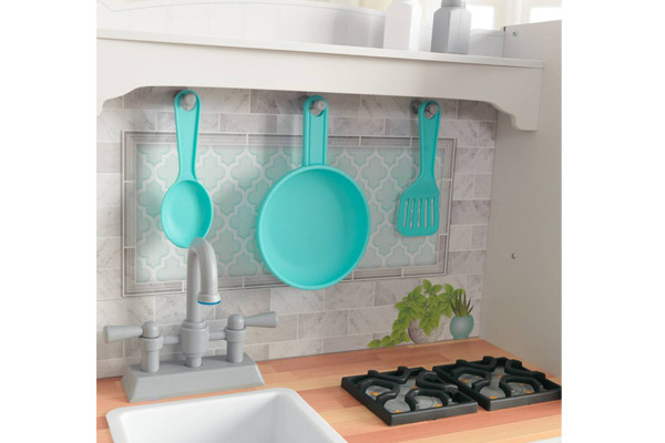 Hang alle keukenbenodigdheden netjes op. 