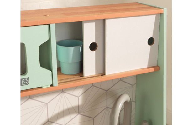 Met schuifkastjes om al uw kookspullen op te bergen.