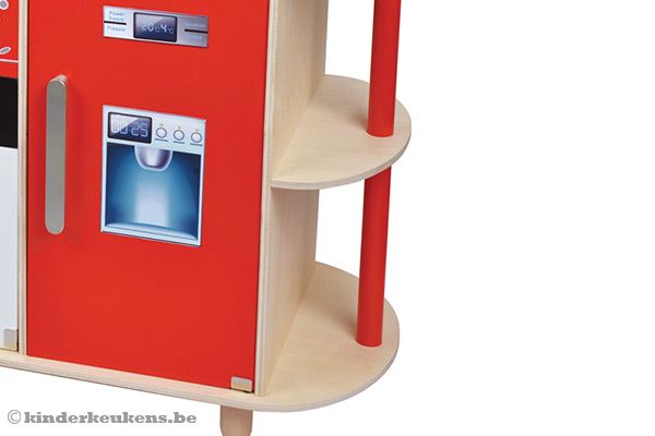 Met handig planken voor uw kook gerei.