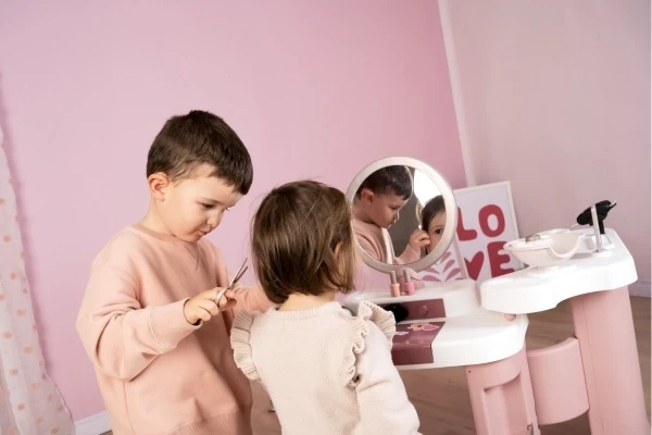 Met spiegel om in te kijken